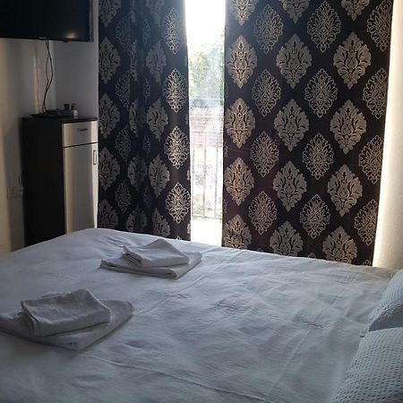 Apartament Teo Caransebeş Buitenkant foto