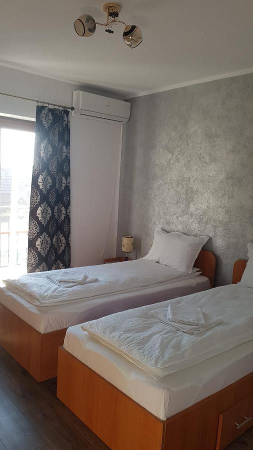 Apartament Teo Caransebeş Buitenkant foto