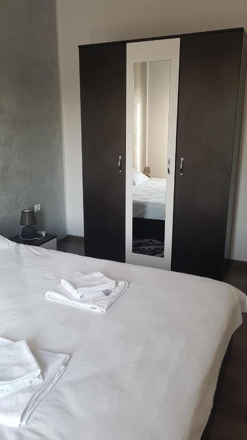 Apartament Teo Caransebeş Buitenkant foto