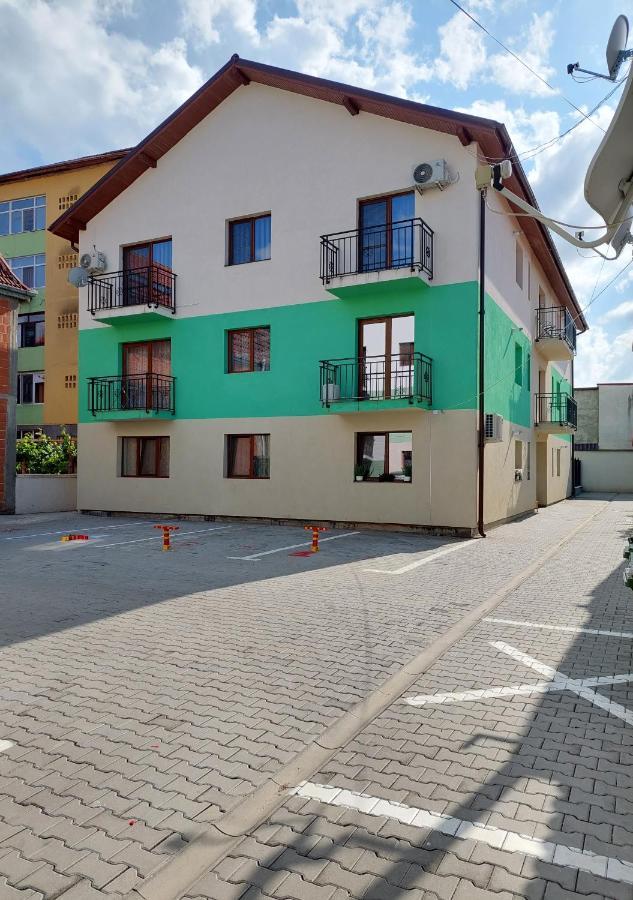 Apartament Teo Caransebeş Buitenkant foto